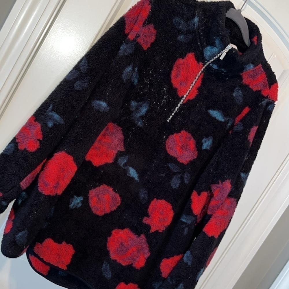 Lane Bryant LIVI 1/4 zip black cozy fleece red rose floral romantic size 18/20 - Picture 2 of 10